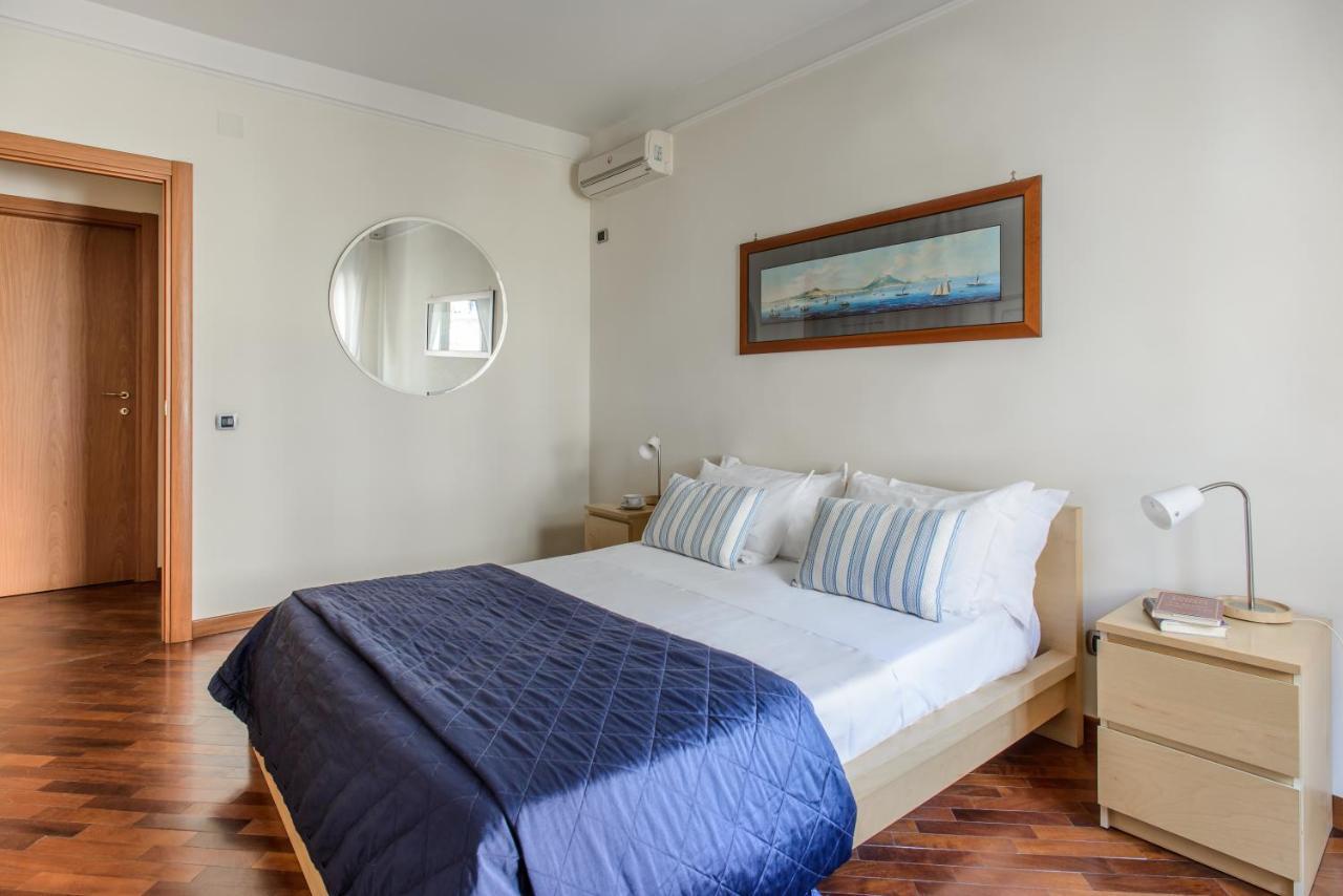 Residence Chiatamone 53 Наполи Екстериор снимка